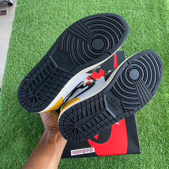 2021 AIR JORDAN 1 RETRO HIGH OG 'VOLT GOLD' size 12 - Picture 5 of 15